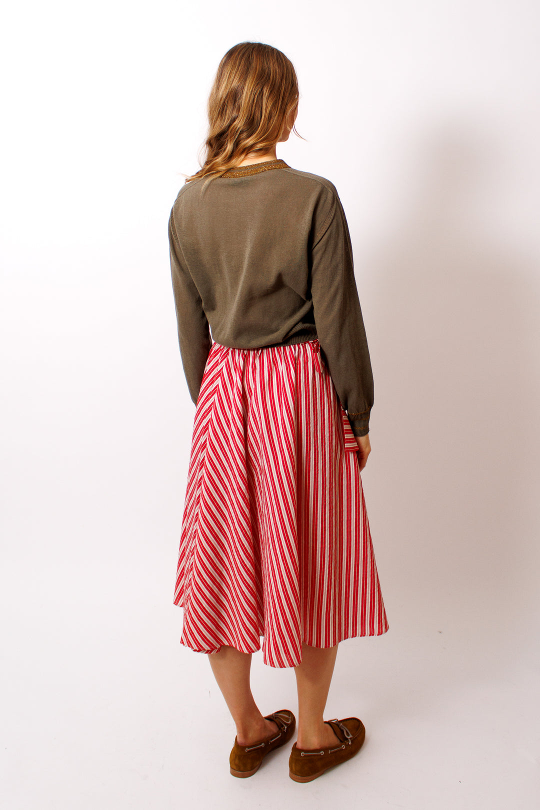 Mari wearing Momoni Caiana Skirt rear view