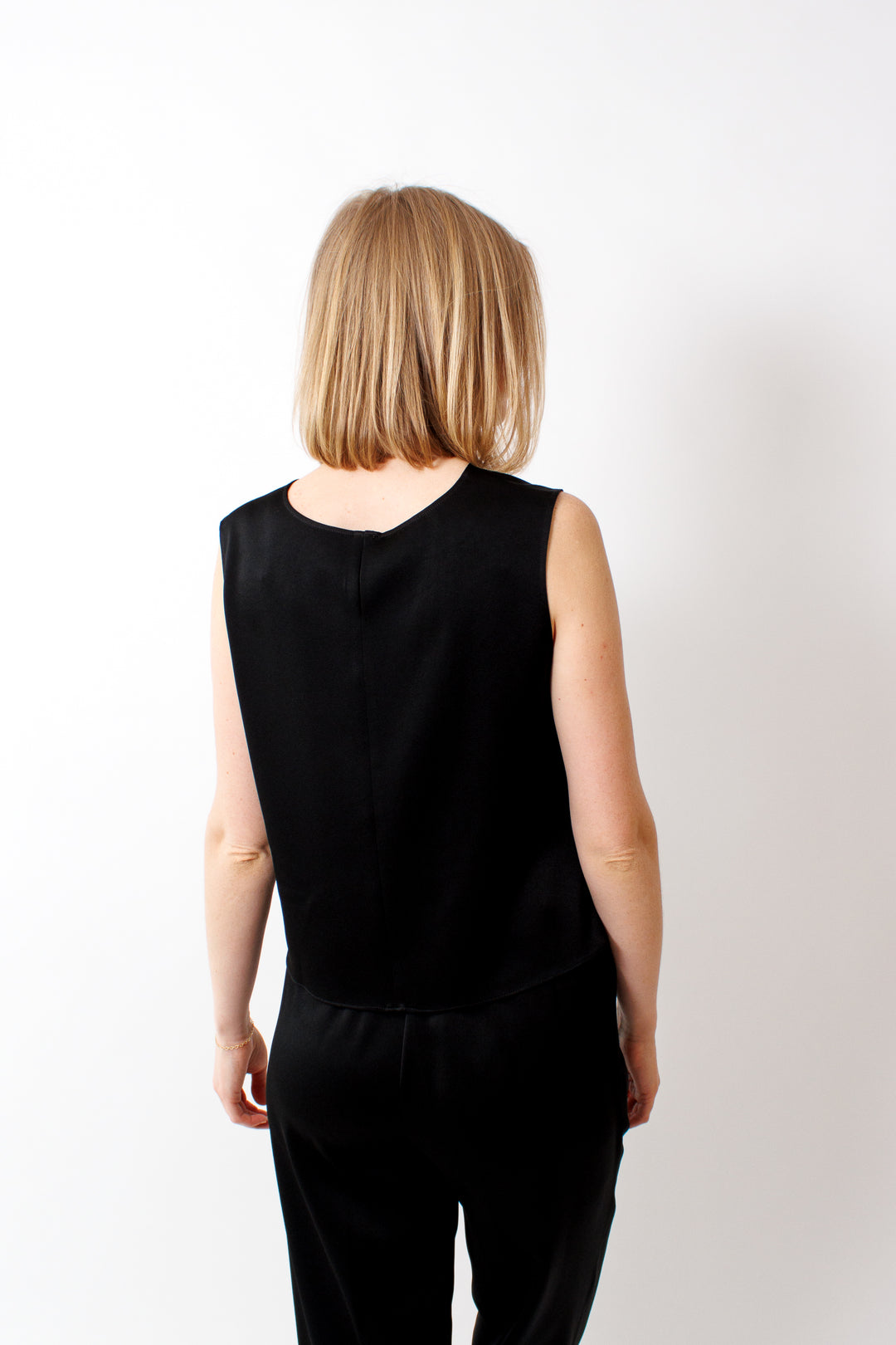 Madi wearing Rosso 35 Sleeveless Tank rear view