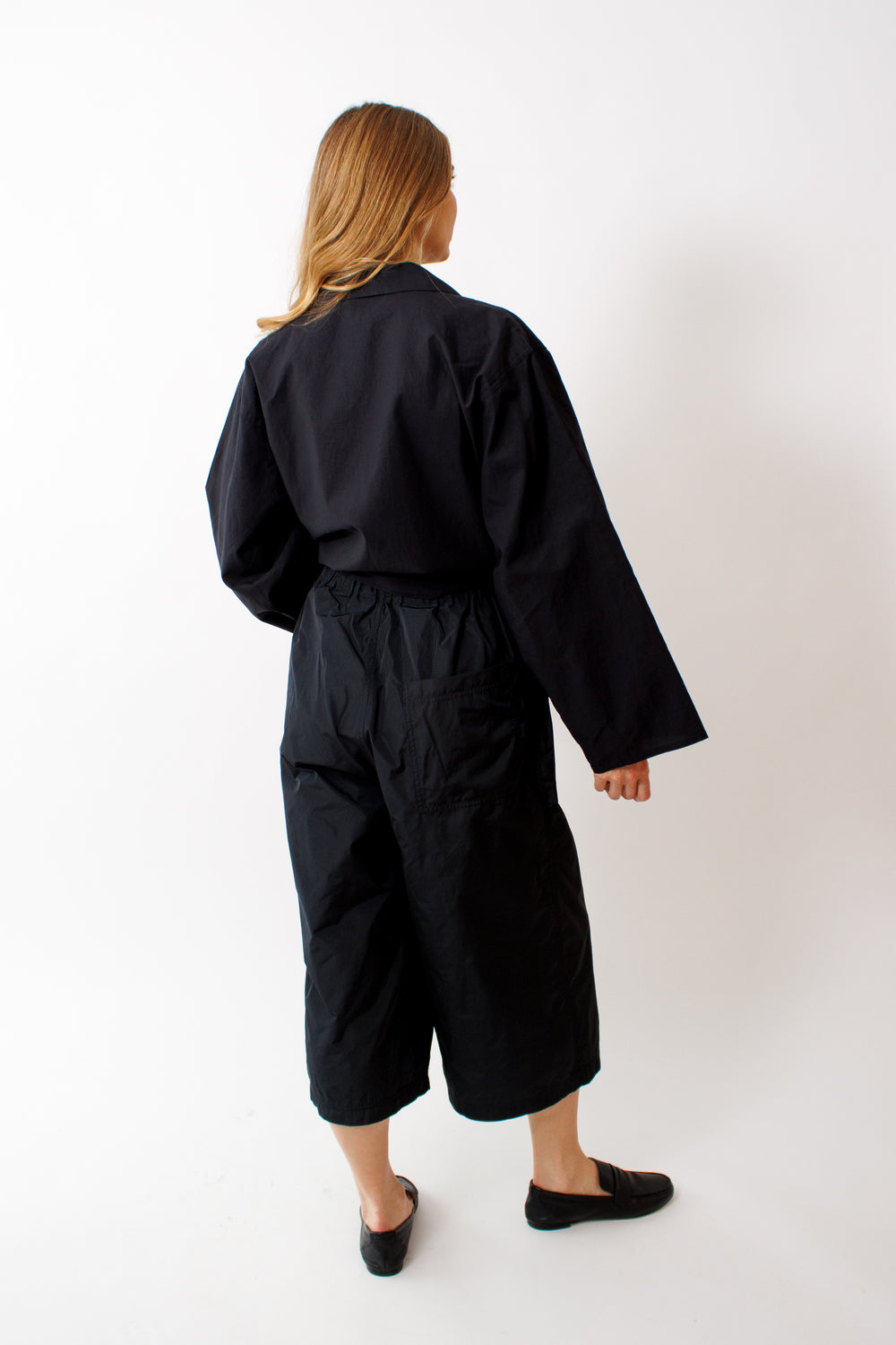 Mari wearing Sofie D'Hoore Ponce Relaxed Wide Pant rear view