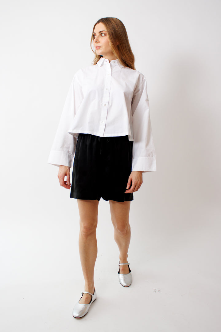 Mari wearing Xirena Selma Short front view
