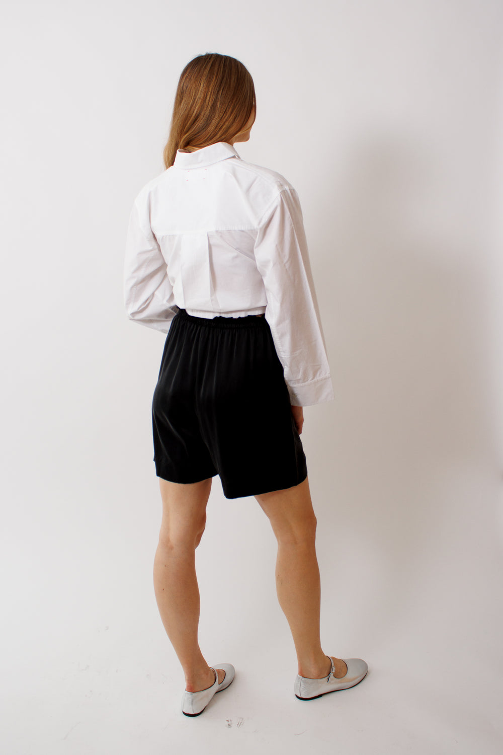 Mari wearing Xirena Selma Short rear view