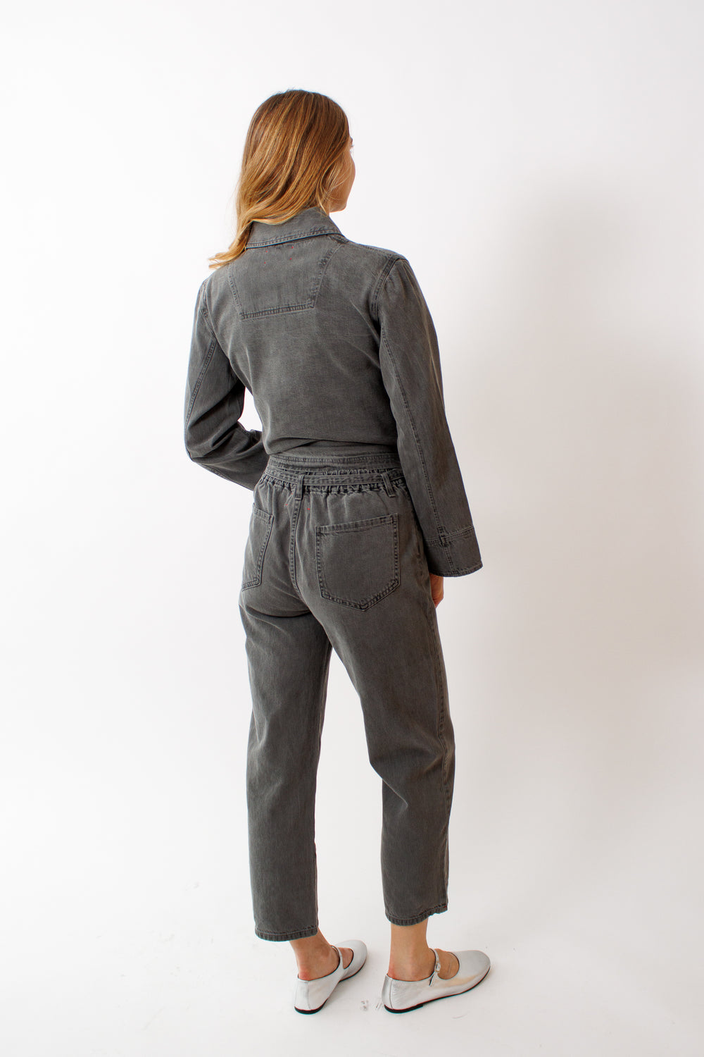 Mari wearing Xirena Brecker Pant rear view 