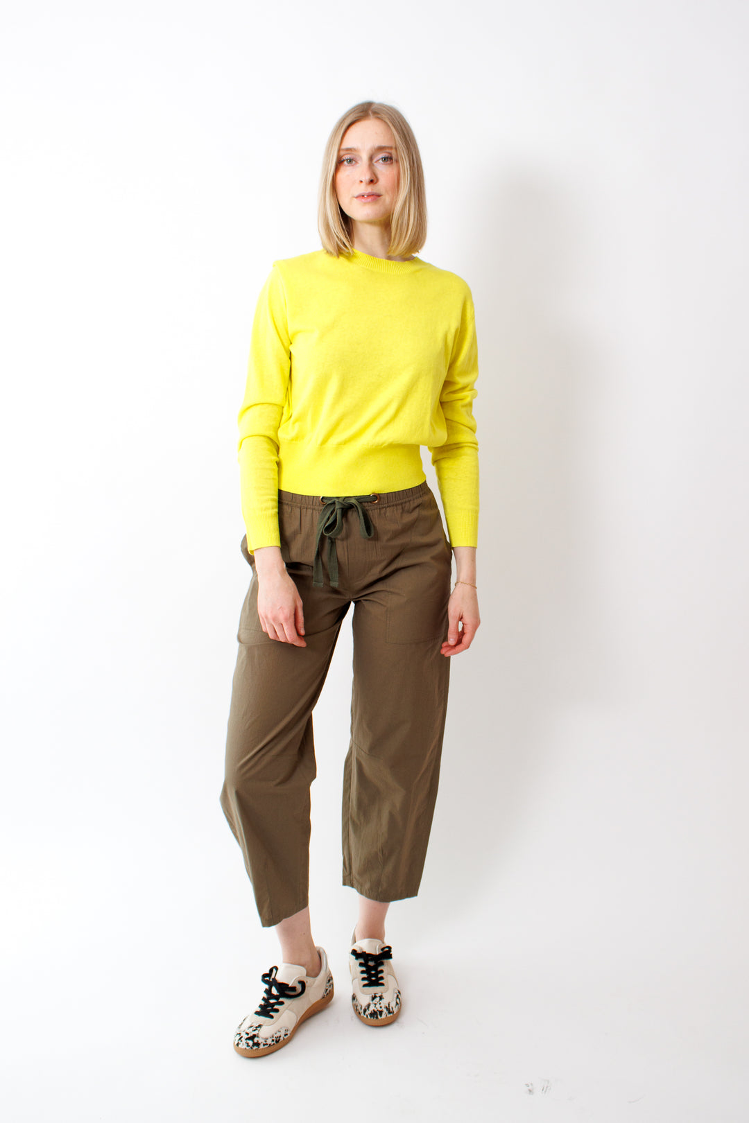 Madi wearing Lilla P Everyday Poplin Pant front view