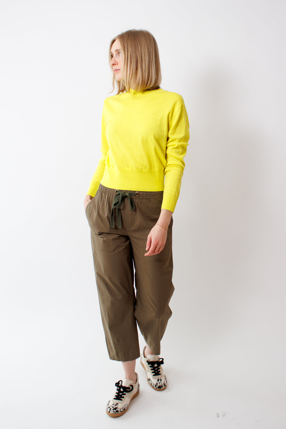 Madi wearing Lilla P Everyday Poplin Pant front view