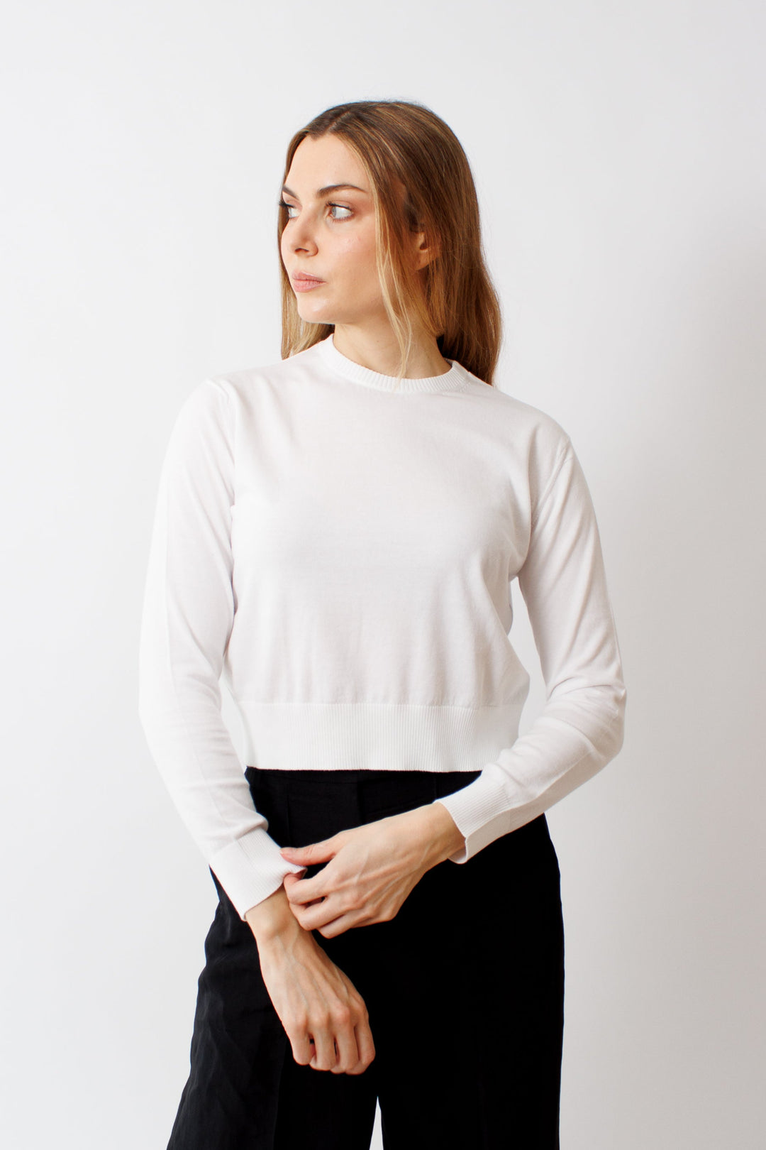 Mari wearing Lars Andersson Sweatshirt Cropped front view