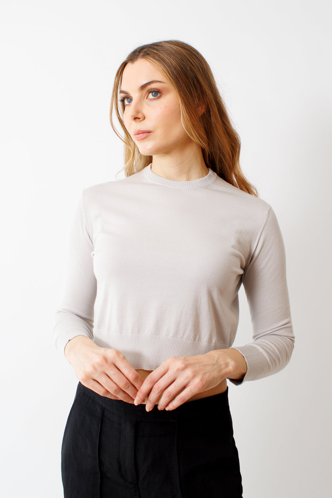 Mari wearing Lars Andersson Sweatshirt Cropped front view