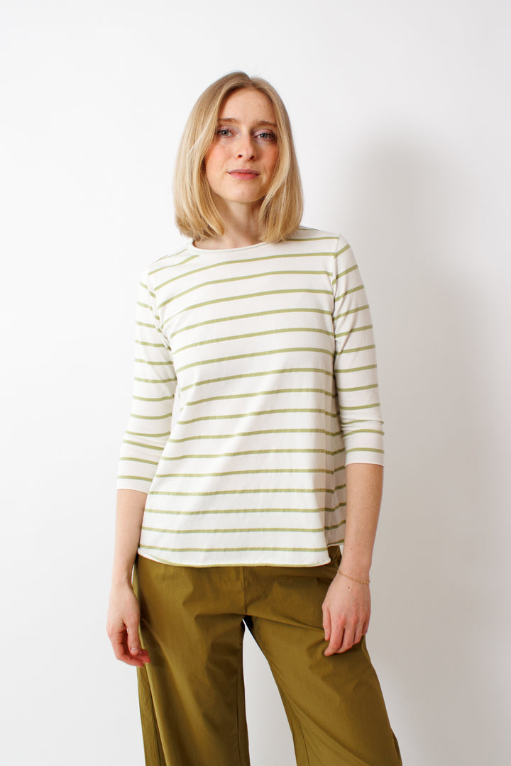 Madi wearing Labo.Art Jeppe Tee front view