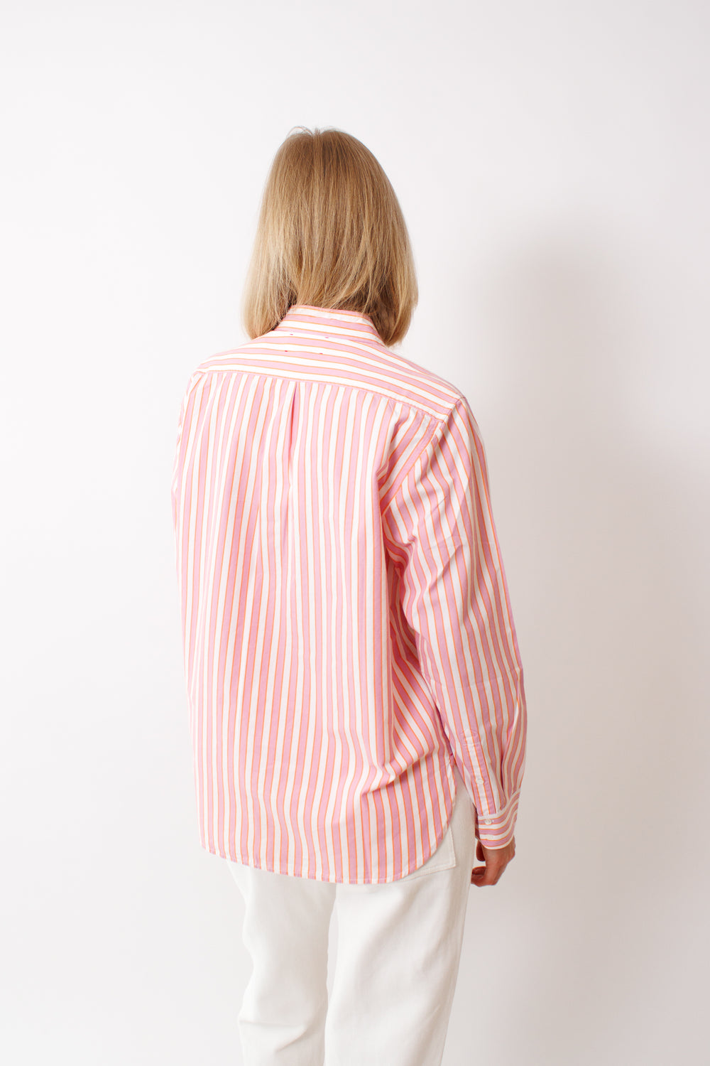 Madi wearing Xirena Beau Shirt rear view