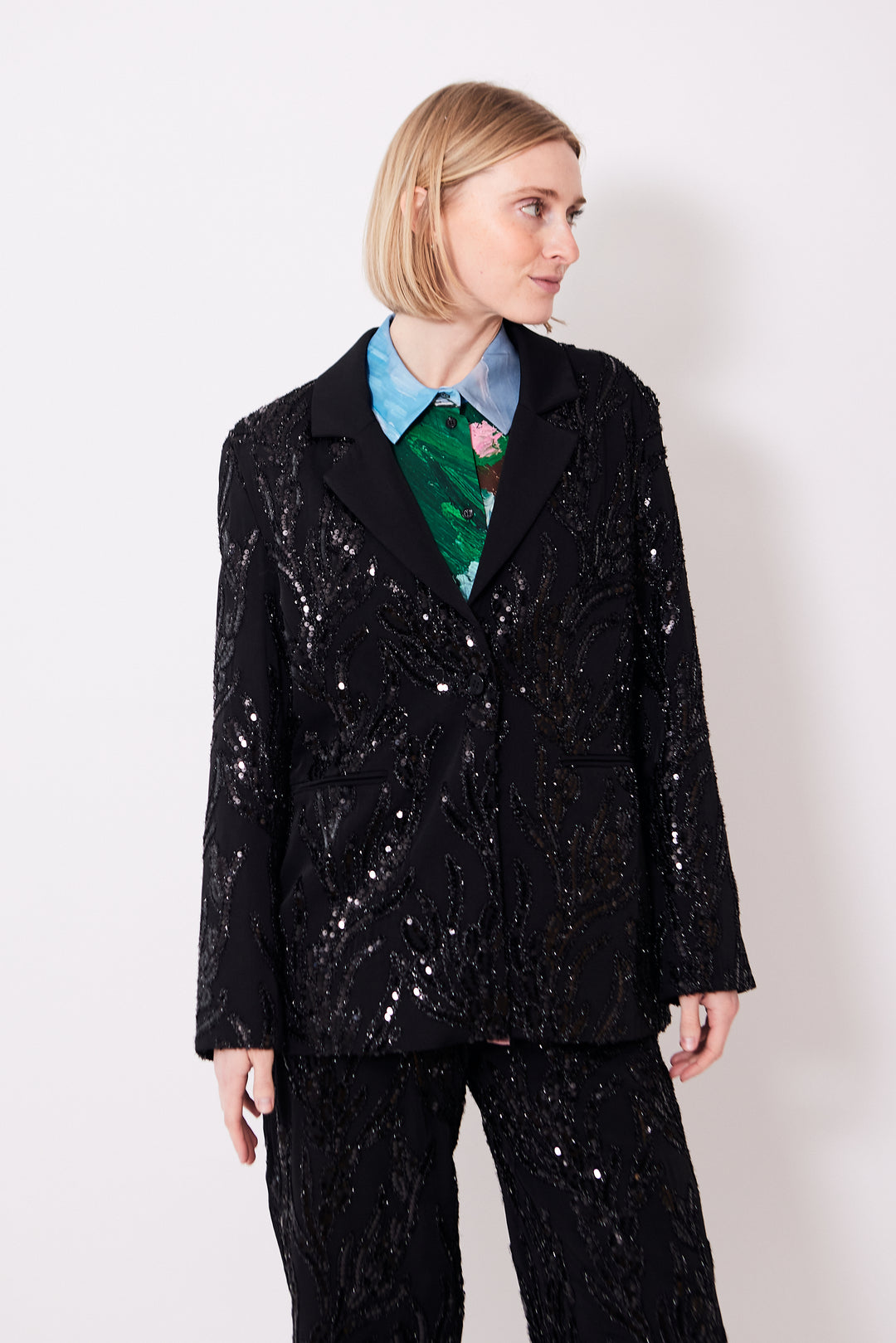 Madi wearing Stine Goya Long Sleeve Fitted Blazer front view
