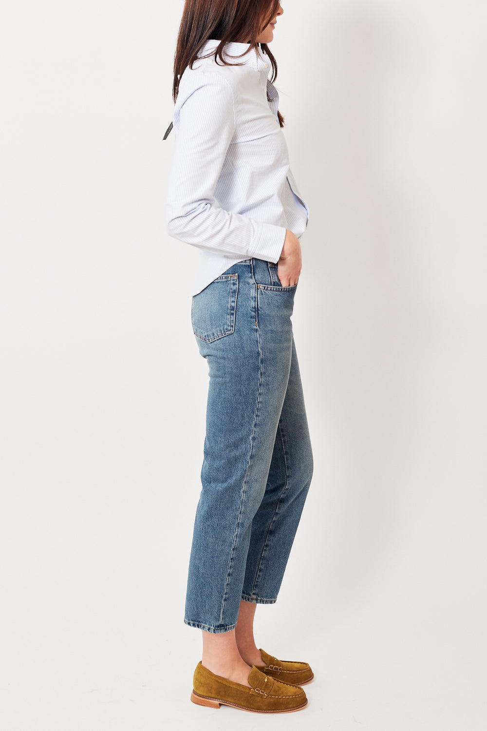 Julia wearing 6397 Paris 5-Pocket Jean side view