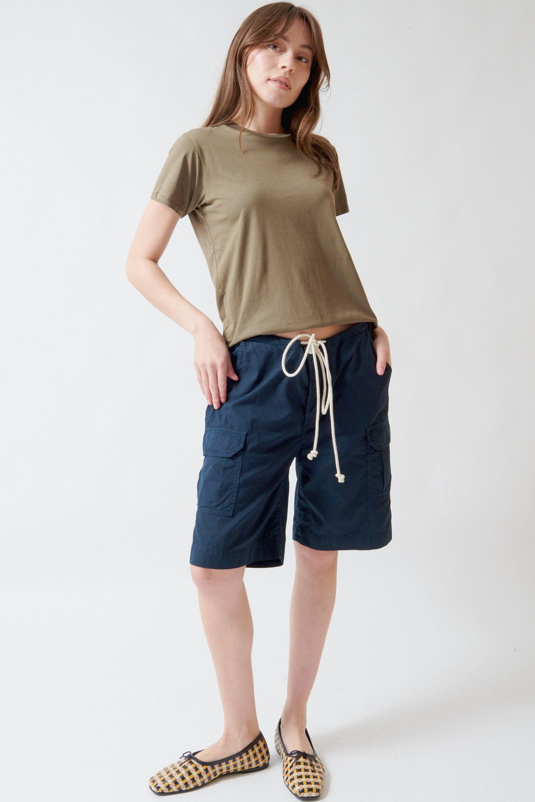 Angela wearing Jamie Haller The Rope Tie Cargo Short front view