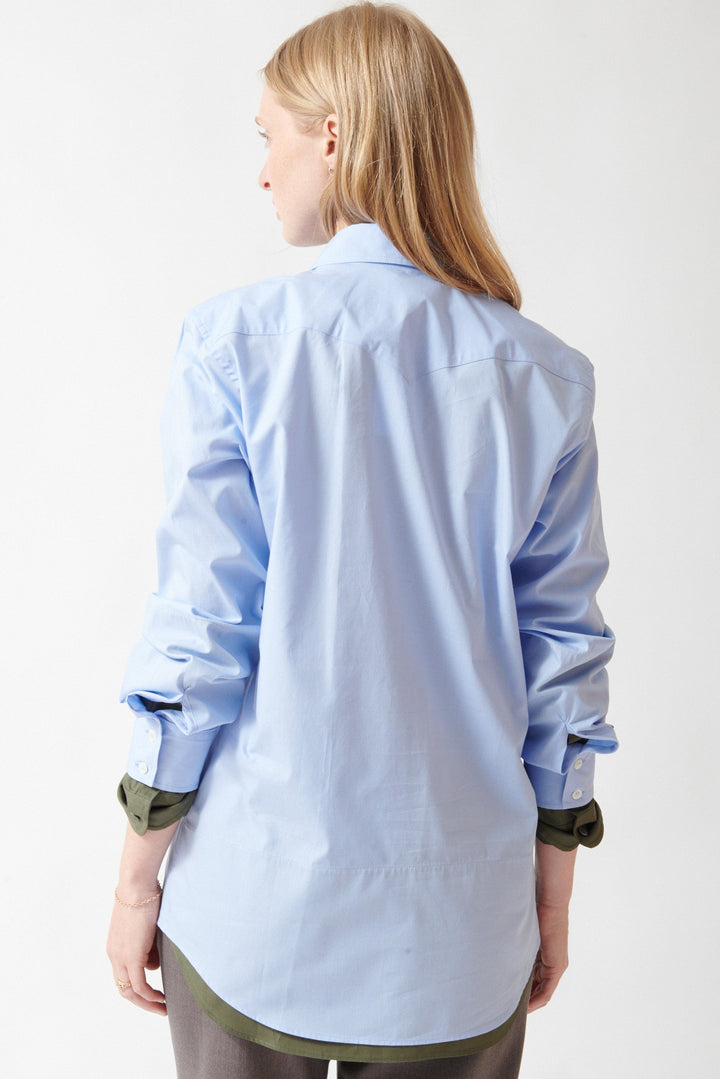 Madi wearing N°21 Dress Up Ranger Overlay Shirt rear view