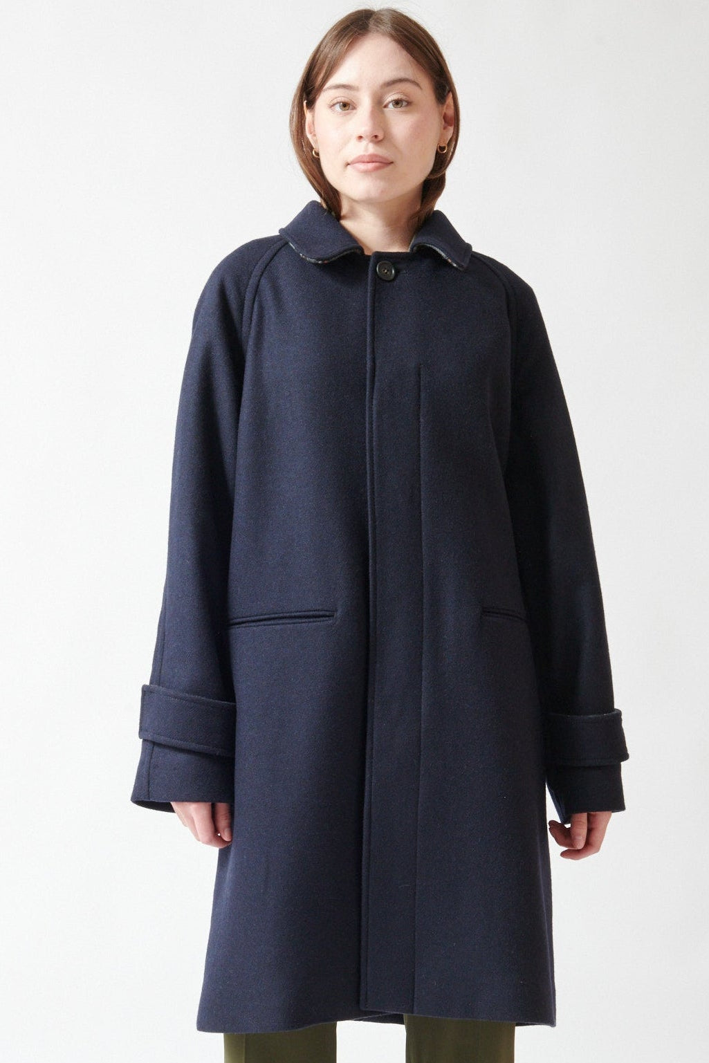 Angela wearing N°21 Harvest Bounty Blanket Coat front view