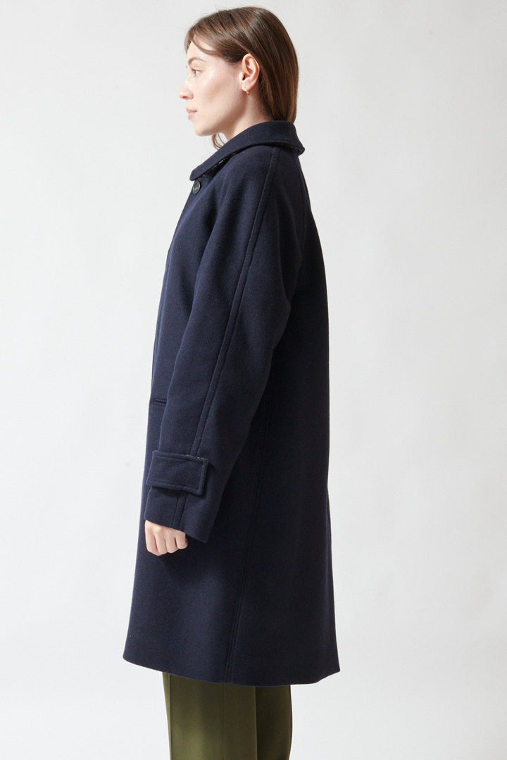 Angela wearing N°21 Harvest Bounty Blanket Coat side view