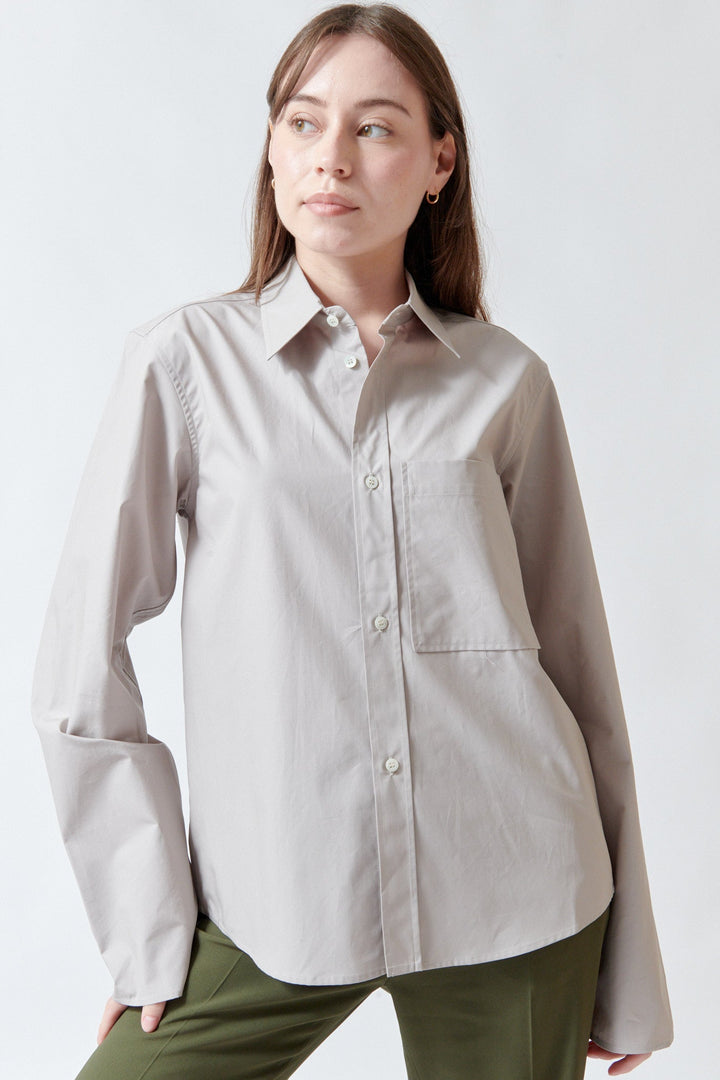 Angela wearing Sofie D'Hoore Belone Breastpocket Button Down Shirt front view