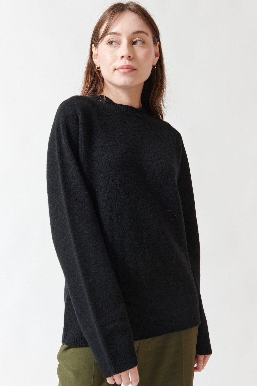 Angela WEARING Sofie D'Hoore Monroe Long Sleeve Seamless C Neck Pullover FRONT VIEW