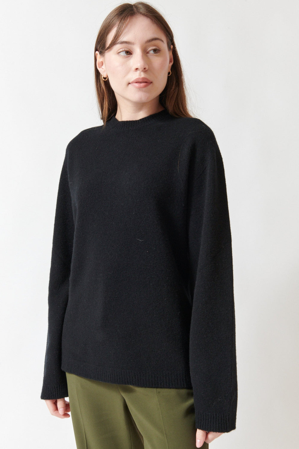 Angela WEARING Sofie D'Hoore Monroe Long Sleeve Seamless C Neck Pullover FRONT VIEW