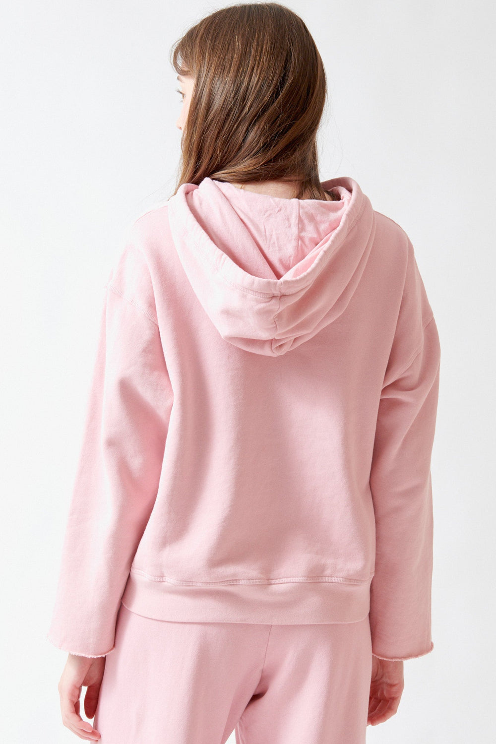 Angela wearing Xirena Chase Sweatshirt Pink Dust rear view