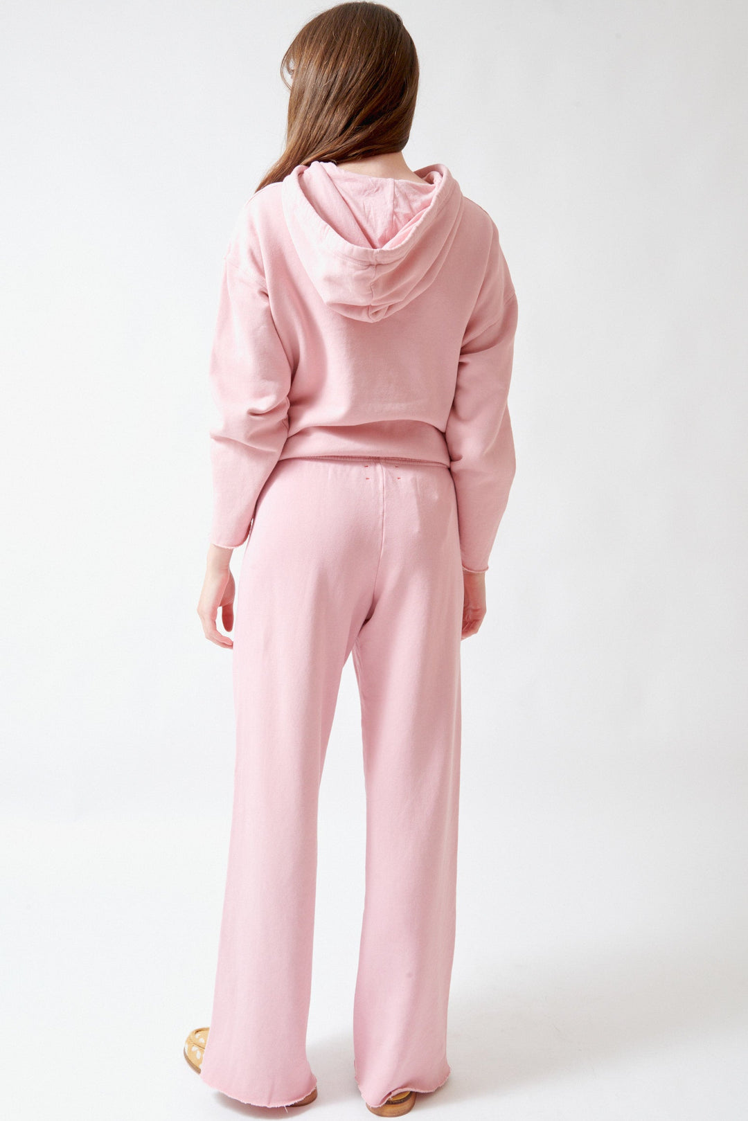 Angela wearing Xirena Renzo Sweatpant Pink Dust rear view