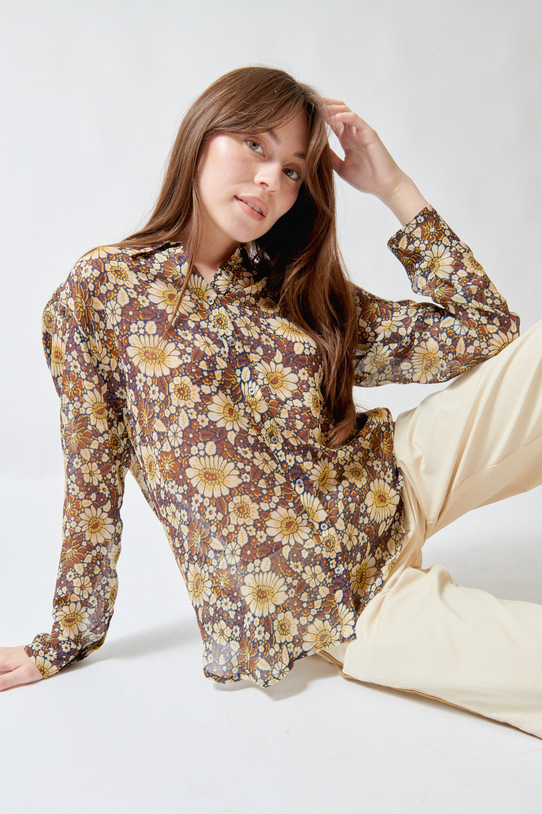 Angela wearing Xirena Beau Shirt front view