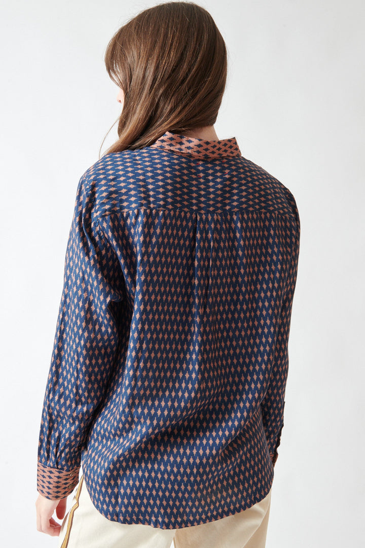Angela wearing Xirena Beau Shirt rear view