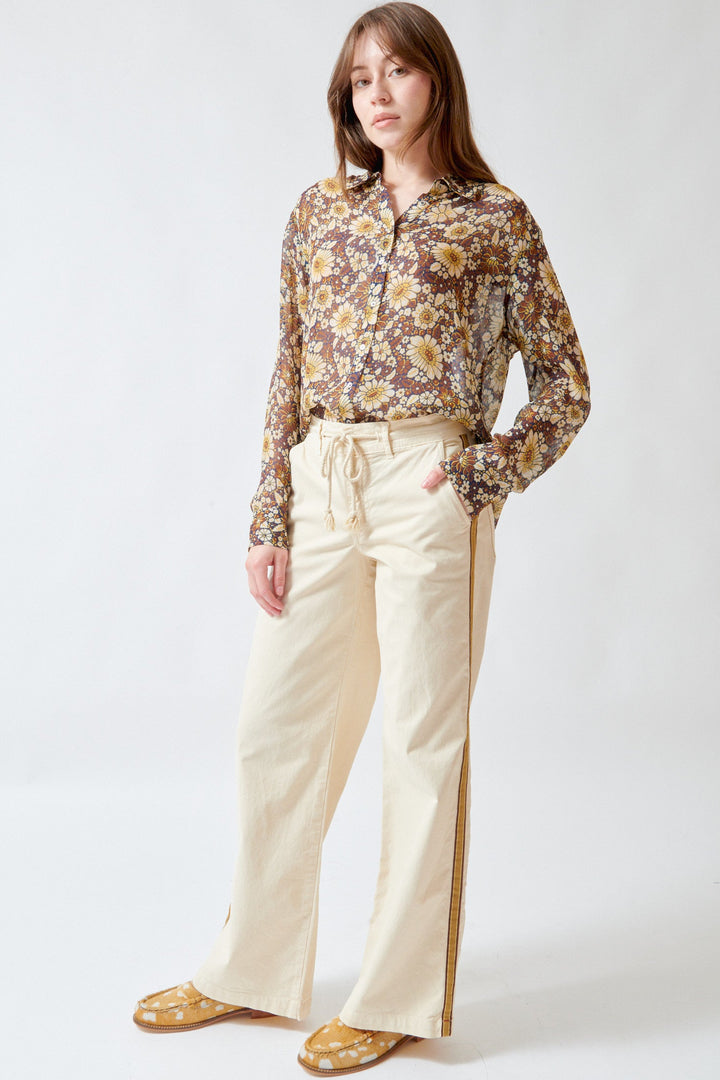 Angela wearing Xirena Bradshaw Pant front view