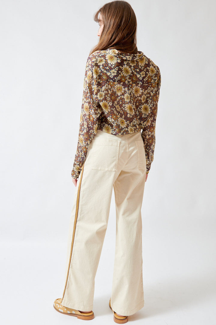Angela wearing Xirena Bradshaw Pant rear view