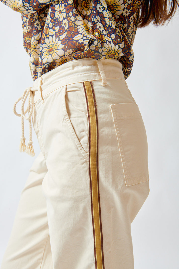 Angela wearing Xirena Bradshaw Pant side/detail view