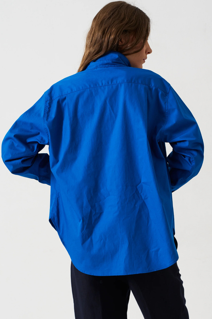 Model wearing Jamie Haller The Logo Weekend Shirt in Royal Blue rear view