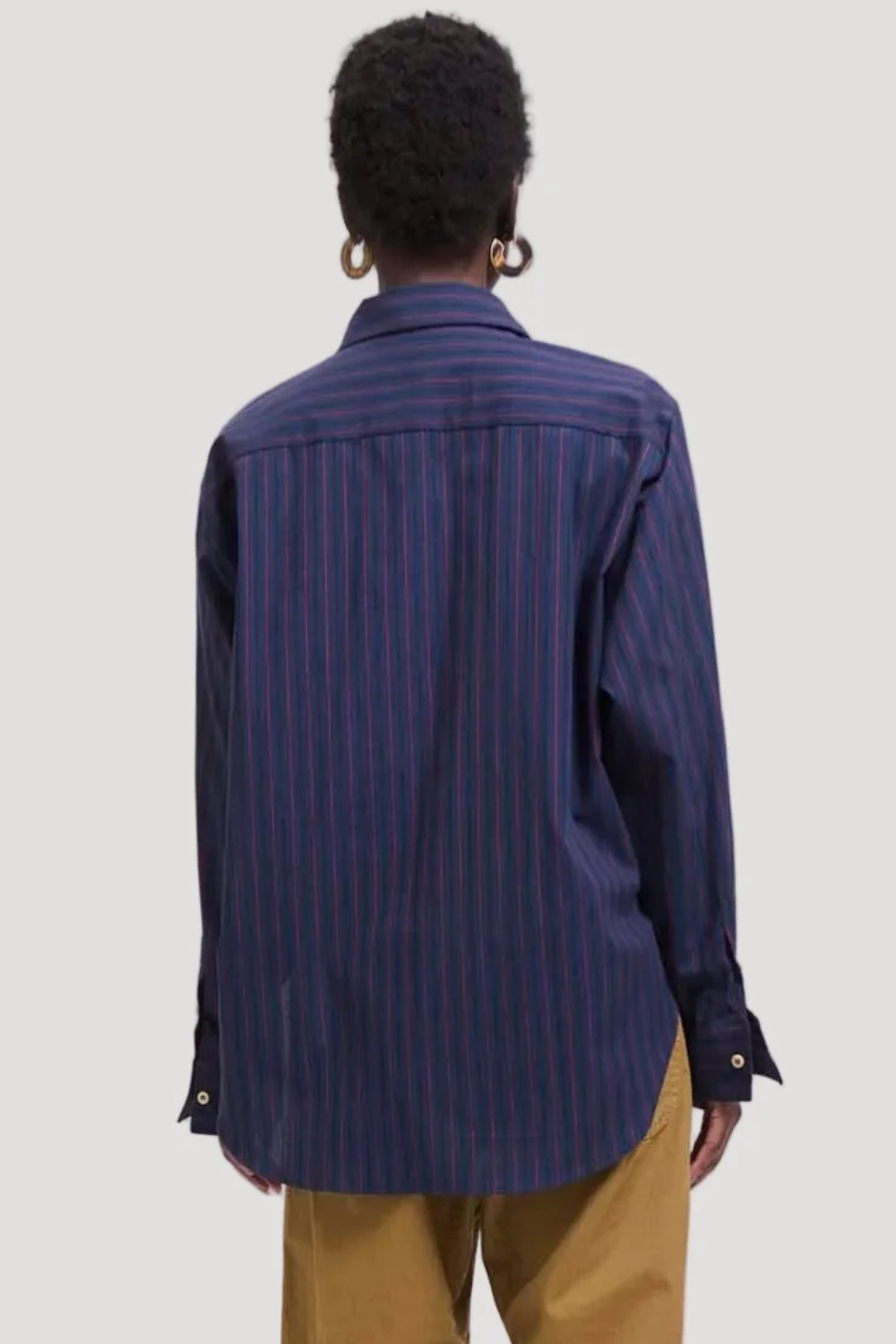 Model wearing Jamie Haller The Weekend Shirt Blue Red rear view