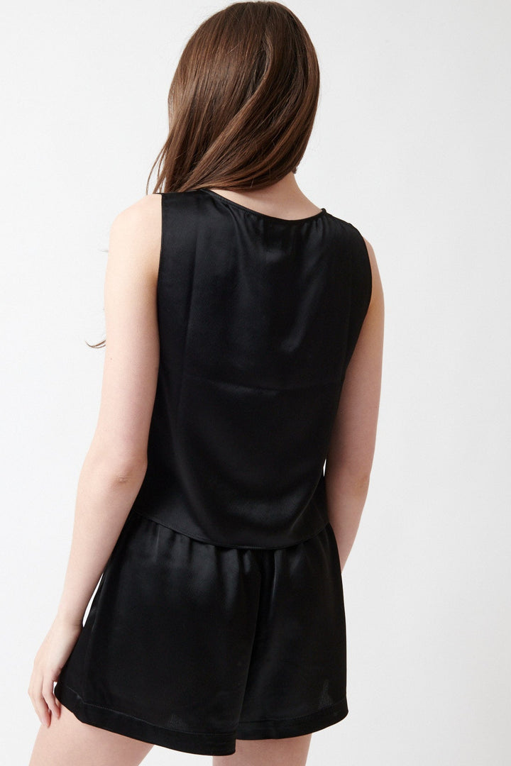 Angela wearing LESET Barb V Neck Shell rear view