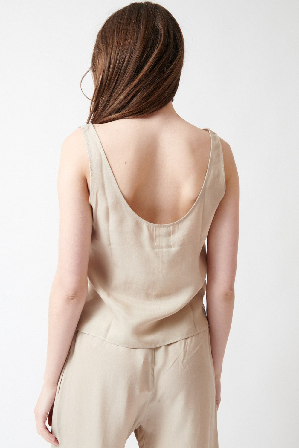Angela wearing LESET Kim Scoop Tank Top rear view