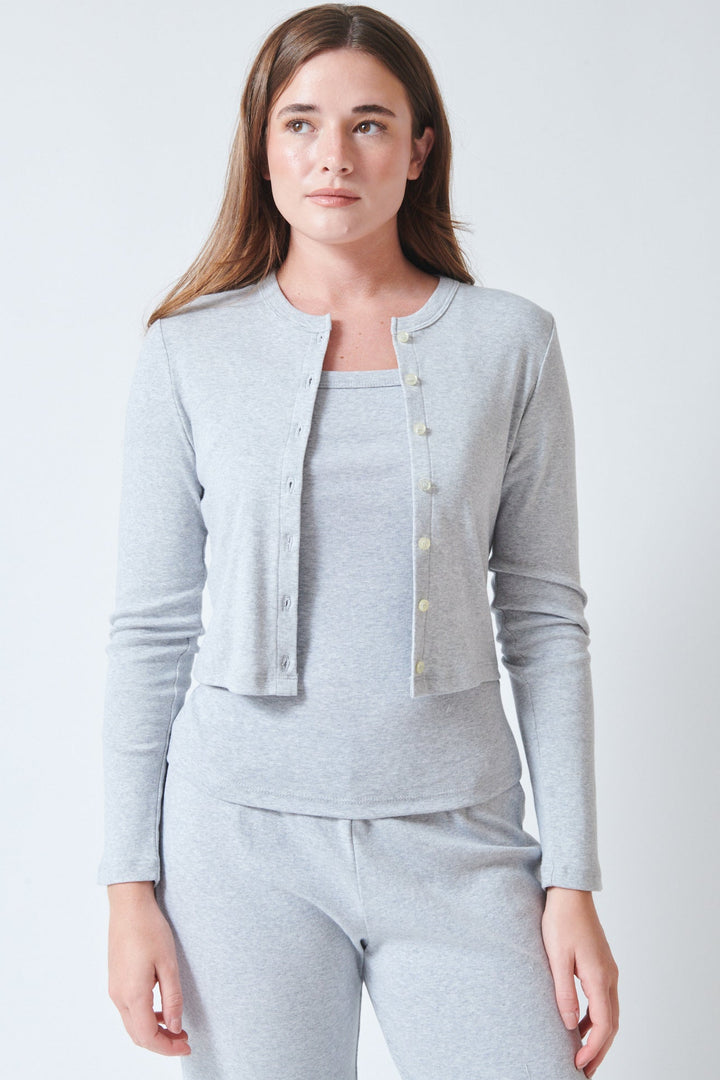 Julia wearing LESET Nando Cardigan Tee Light Grey Melange front view