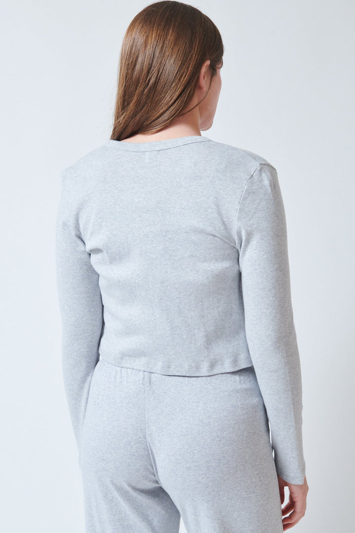 Julia wearing LESET Nando Cardigan Tee Light Grey Melange rear view