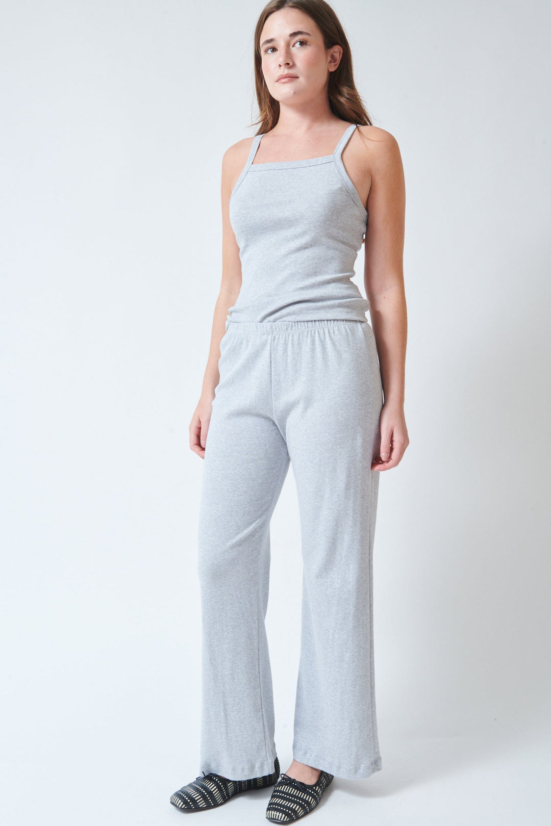 Julia wearing LESET Nando Lounge Pant Light Grey Melange front view