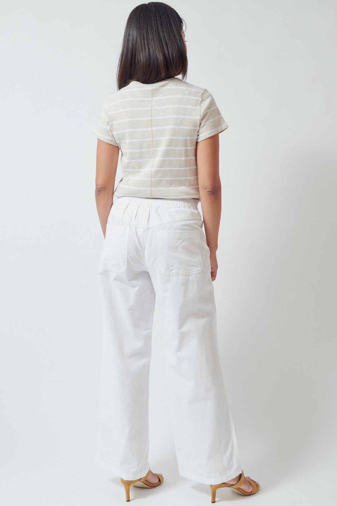 Amanda wearing Lilla P Linen Blend Straight Leg Pant rear view