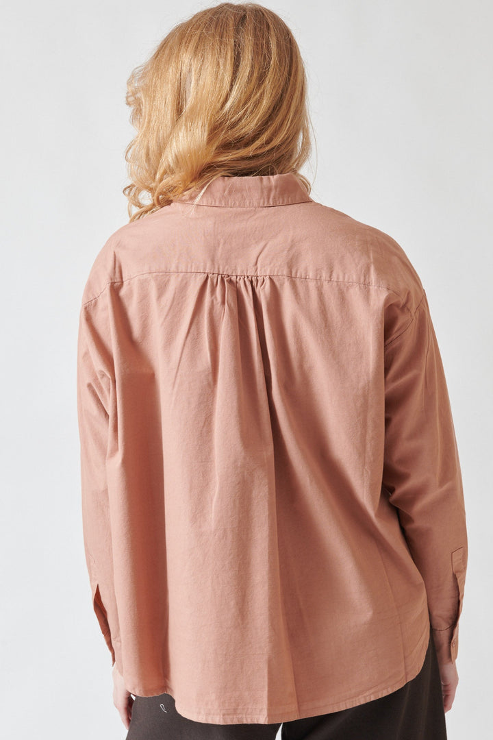 Waverly wearing Labo.Art Aeolian Egypt Shirt rear view