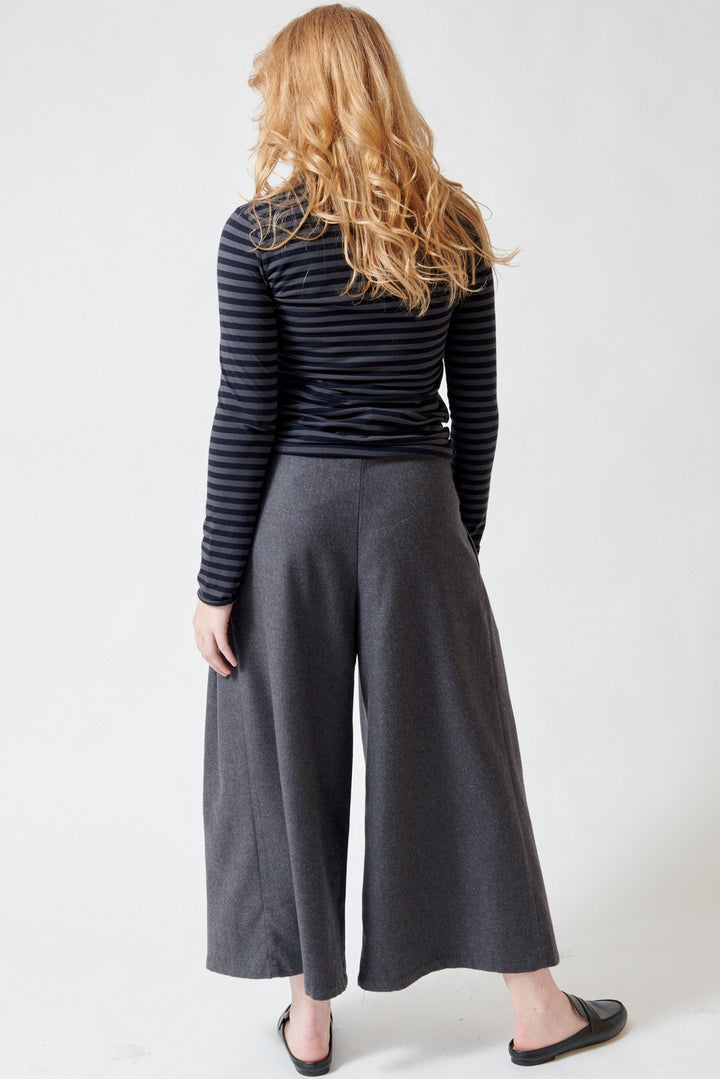 Waverly wearing Labo.Art Rombo Pant rear view