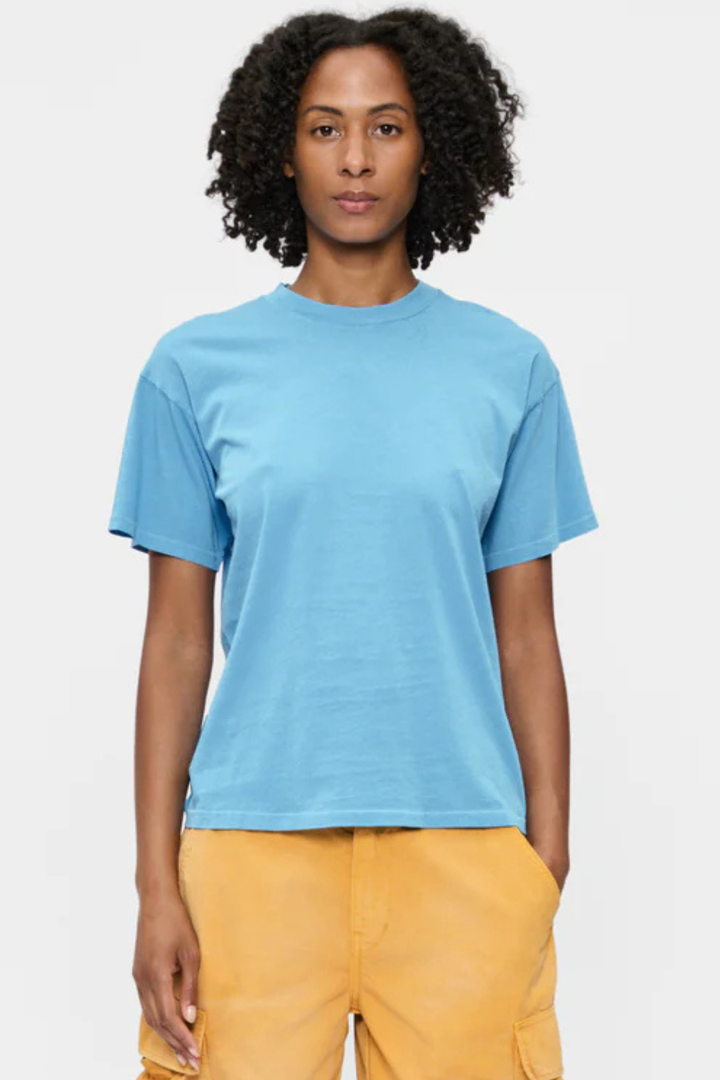 Model wearing 6397 Boy T Washed Blue front view