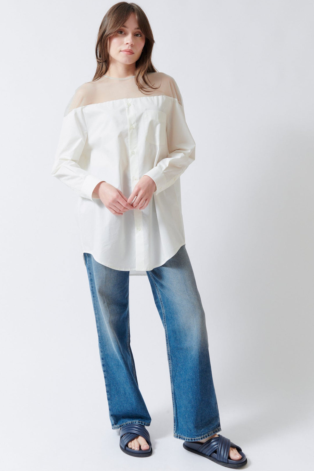 Angela wearing MM6 Maison Margiela Hanging In The Air Cotton Poplin Shirt front view