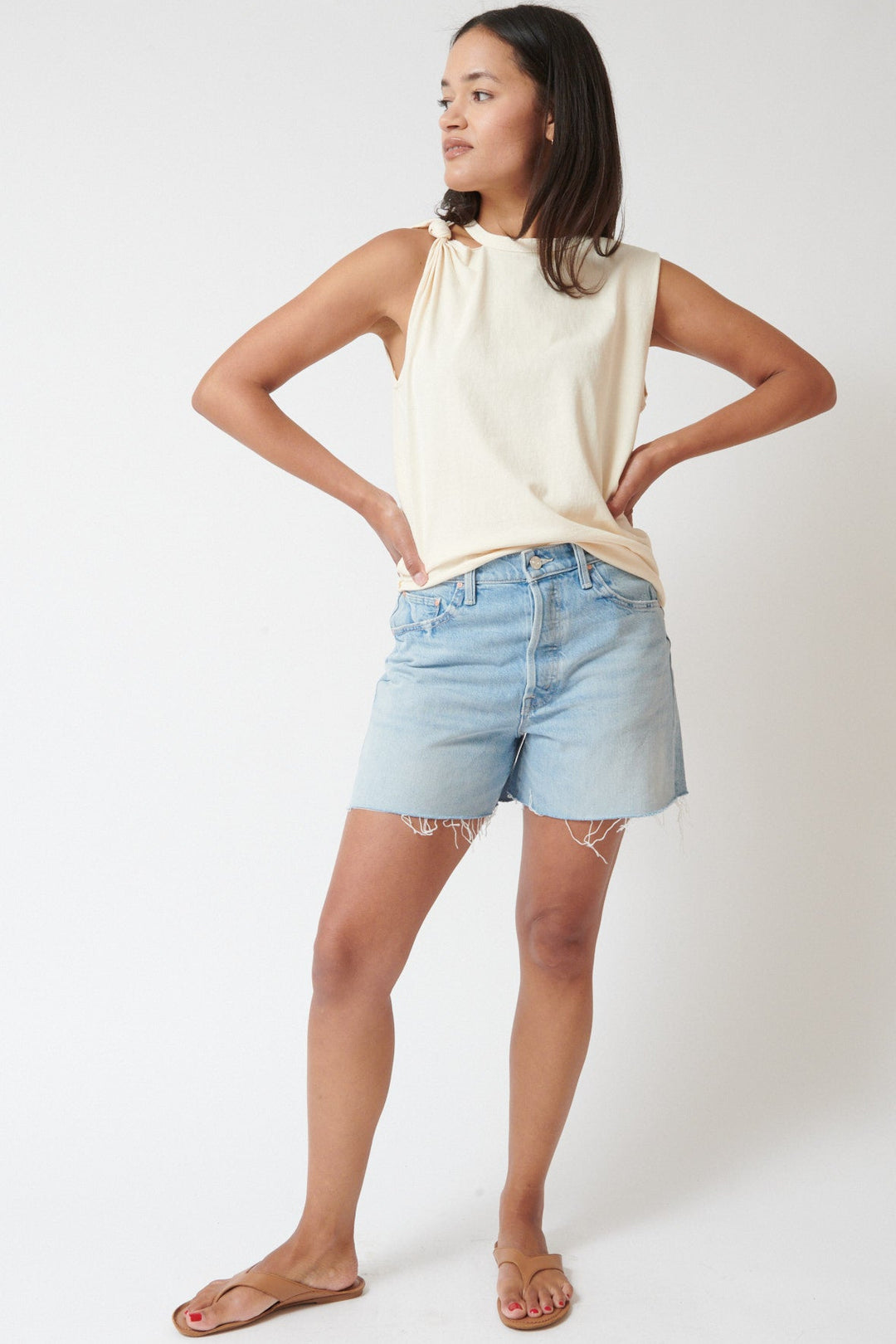 Amanda wearing Mother Denim The Extra Mile Short Fray front view