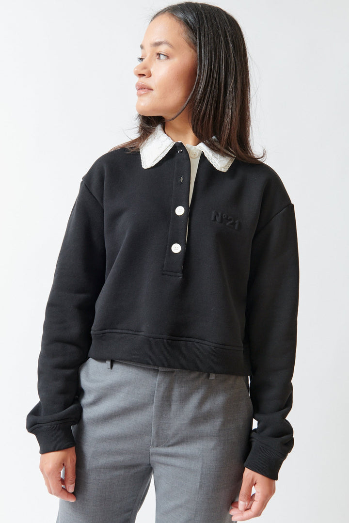 Amanda wearing N°21 Cropped Soubrette Sweatshirt front view