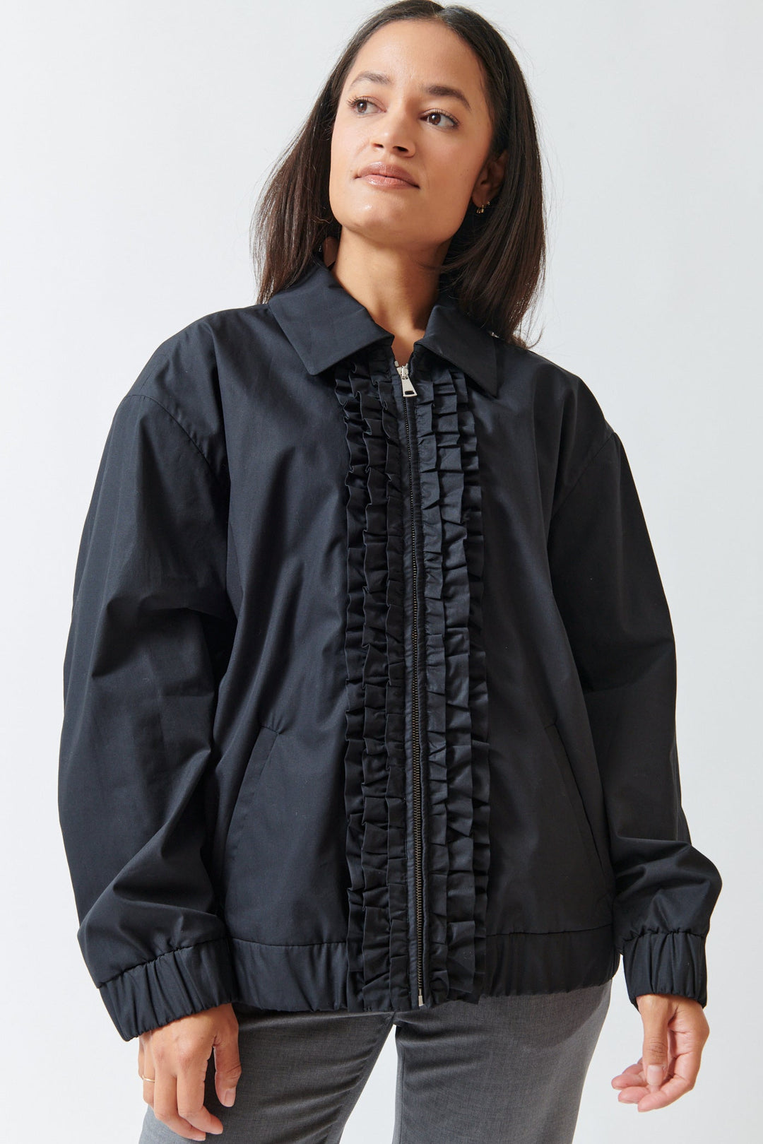 Amanda wearing N°21 Zip Up Tuxedo Shirt Jacket front view