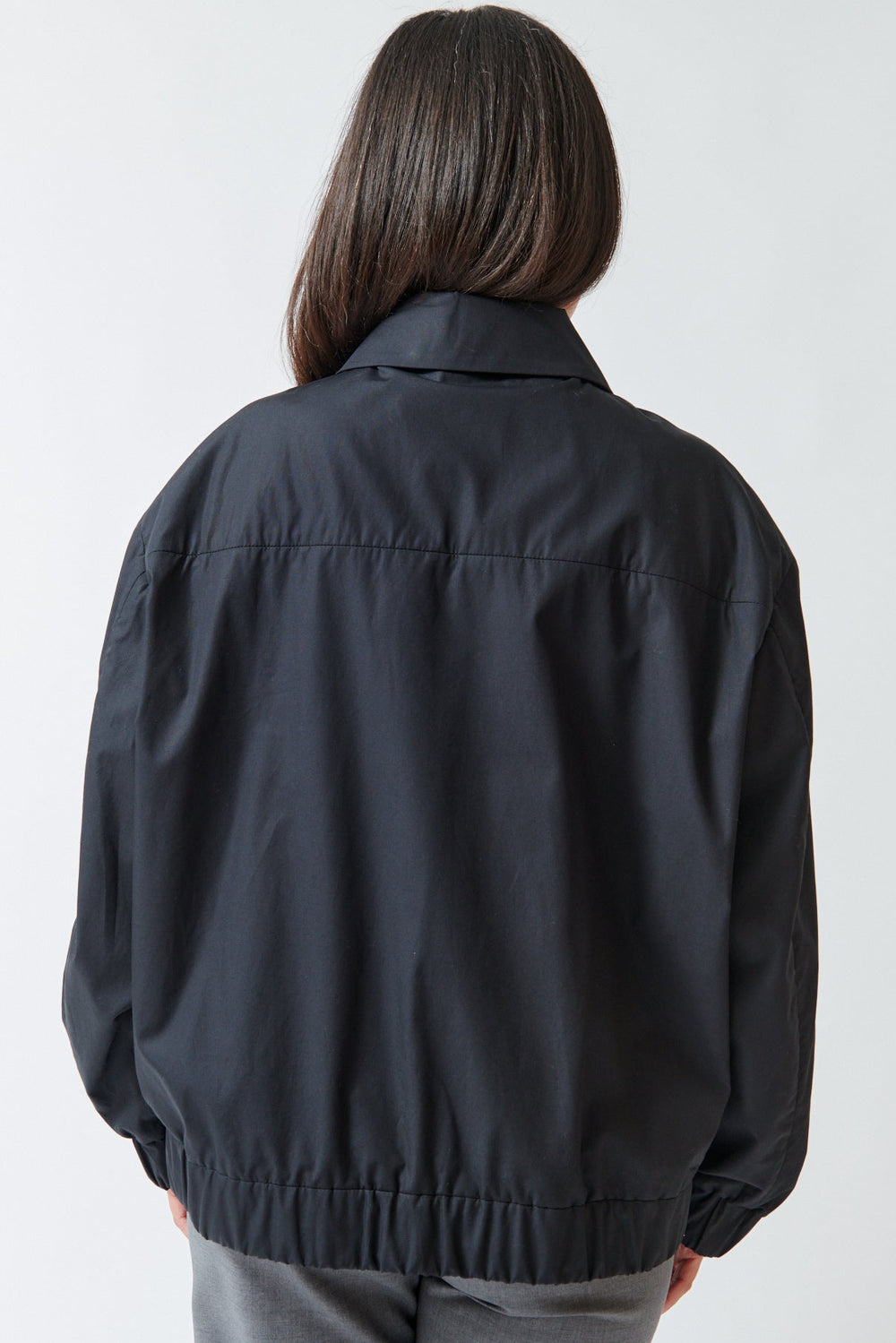 Amanda wearing N°21 Zip Up Tuxedo Shirt Jacket rear view