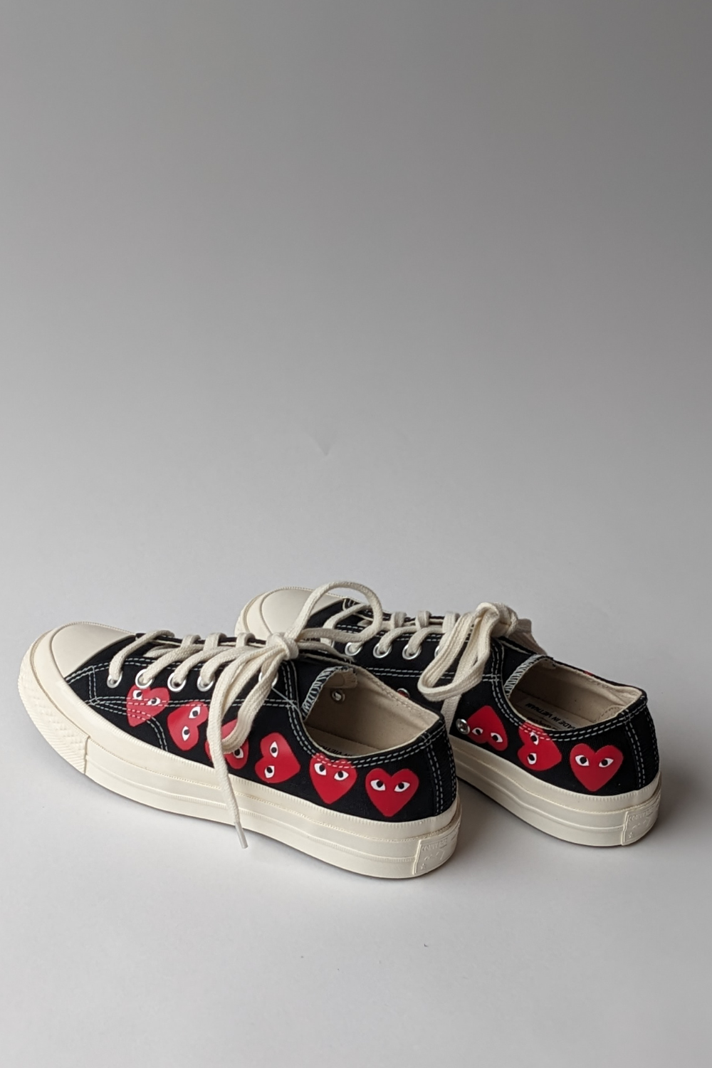 back, side view of multi heart converse chuck taylor low top black