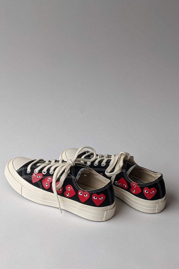 back, side view of multi heart converse chuck taylor low top black