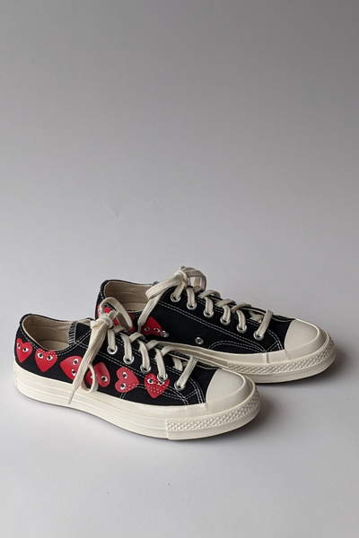 Side/front view of multi heart converse chuck taylor low top black