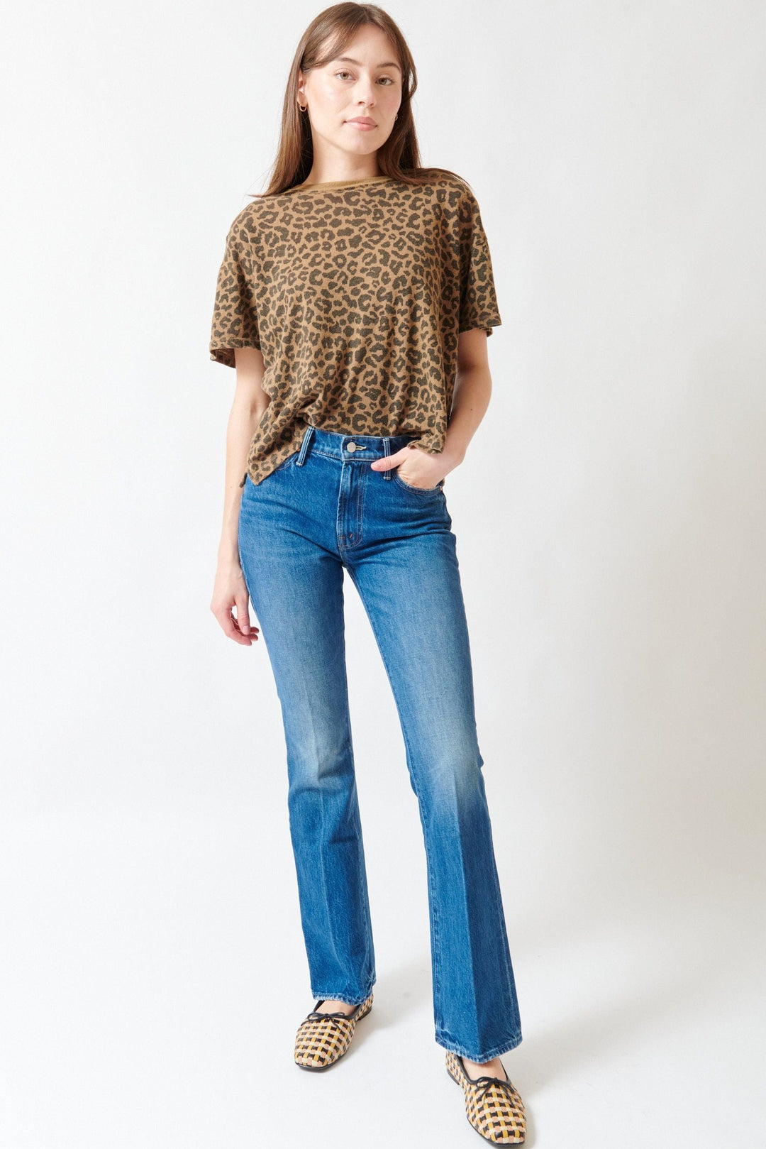 Angela wearing Mother Denim The Outsider Sneak front view