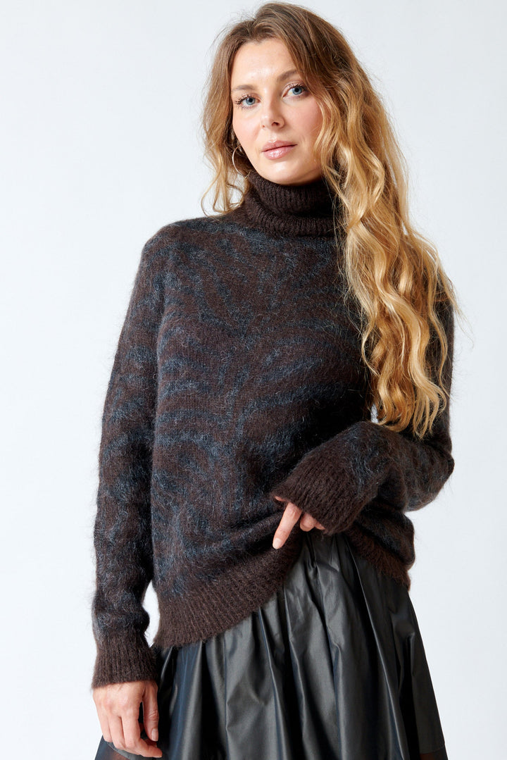 Mari wearing P.A.R.O.S.H. Lamu Knitwear front view