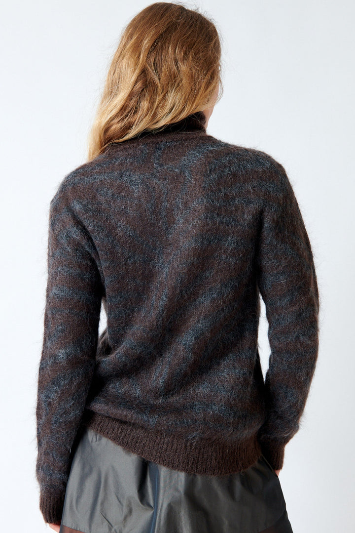 Mari wearing P.A.R.O.S.H. Lamu Knitwear rear view